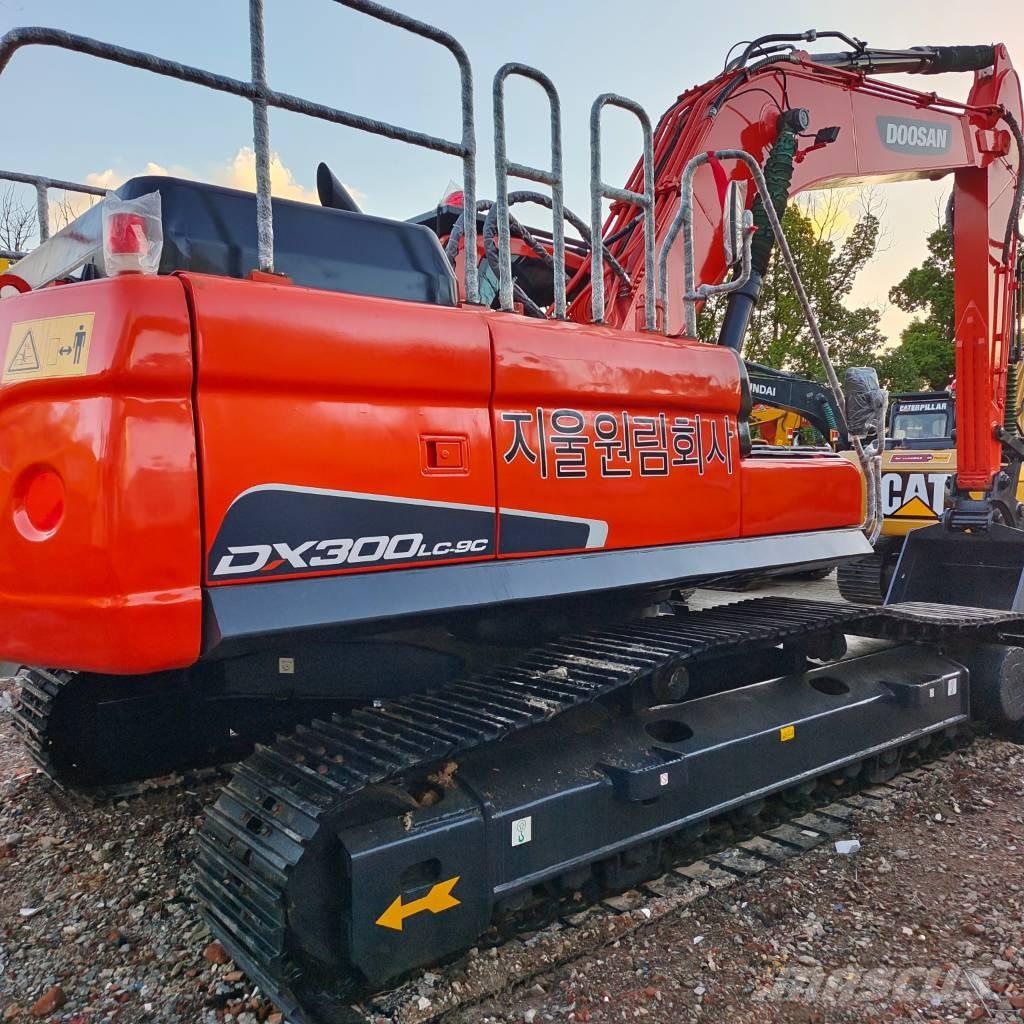 Doosan DX 300LC Bagri goseničarji