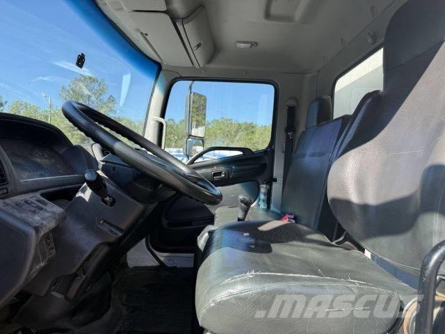 Hino 268 Tovornjaki za prevoz pijač