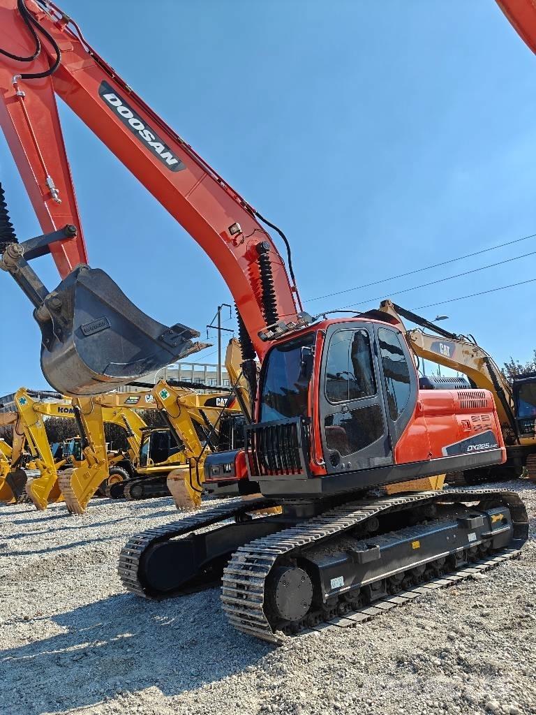 Doosan 225 LCA Bagri goseničarji