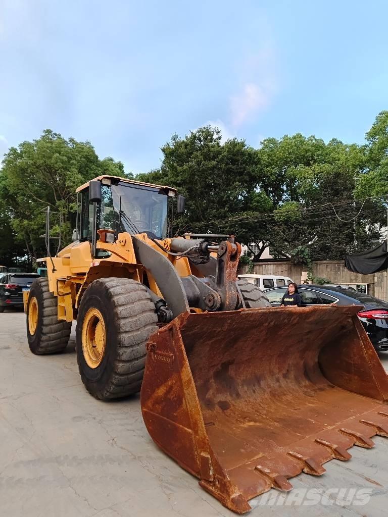 Volvo L 120 Kolesni nakladalci