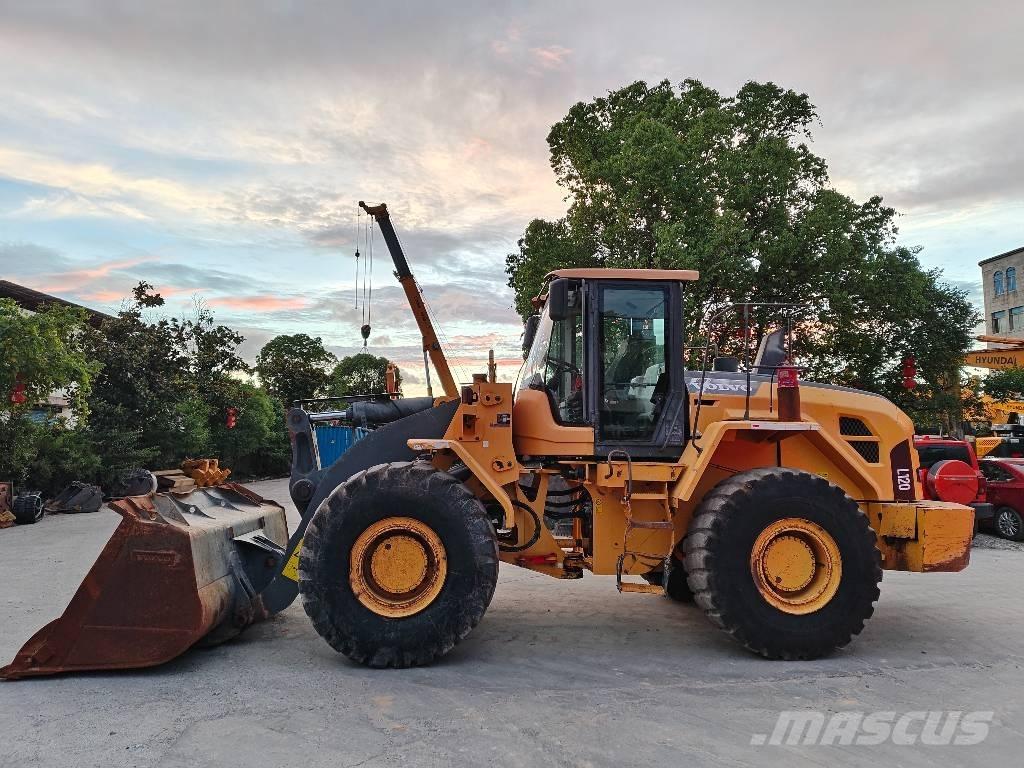 Volvo L 120 Kolesni nakladalci