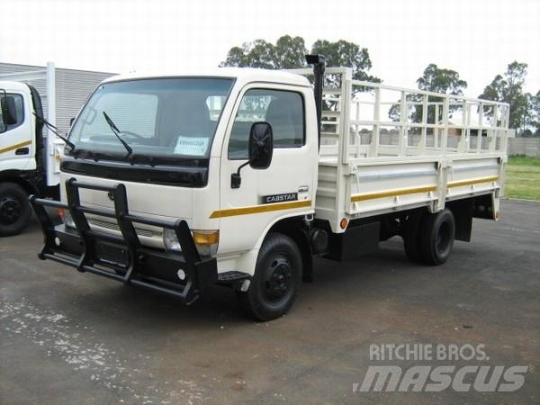 Nissan Cabstar Tovornjaki s kesonom/platojem