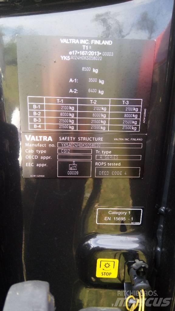Valtra A 124 Traktorji