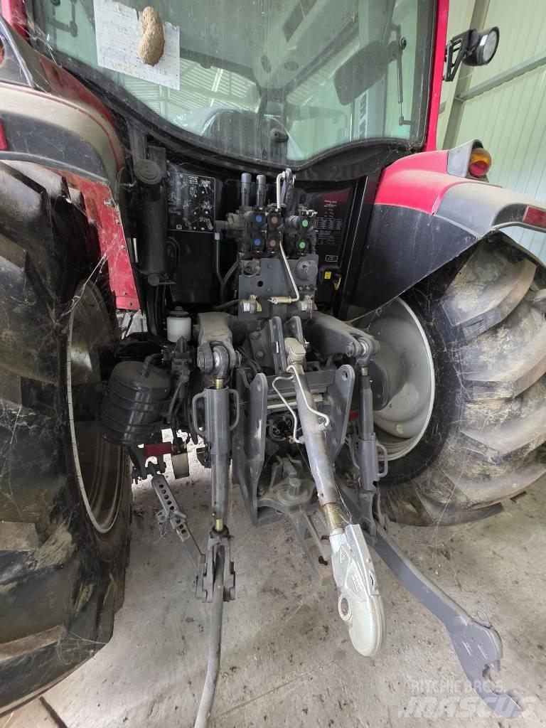 Valtra A 124 Traktorji