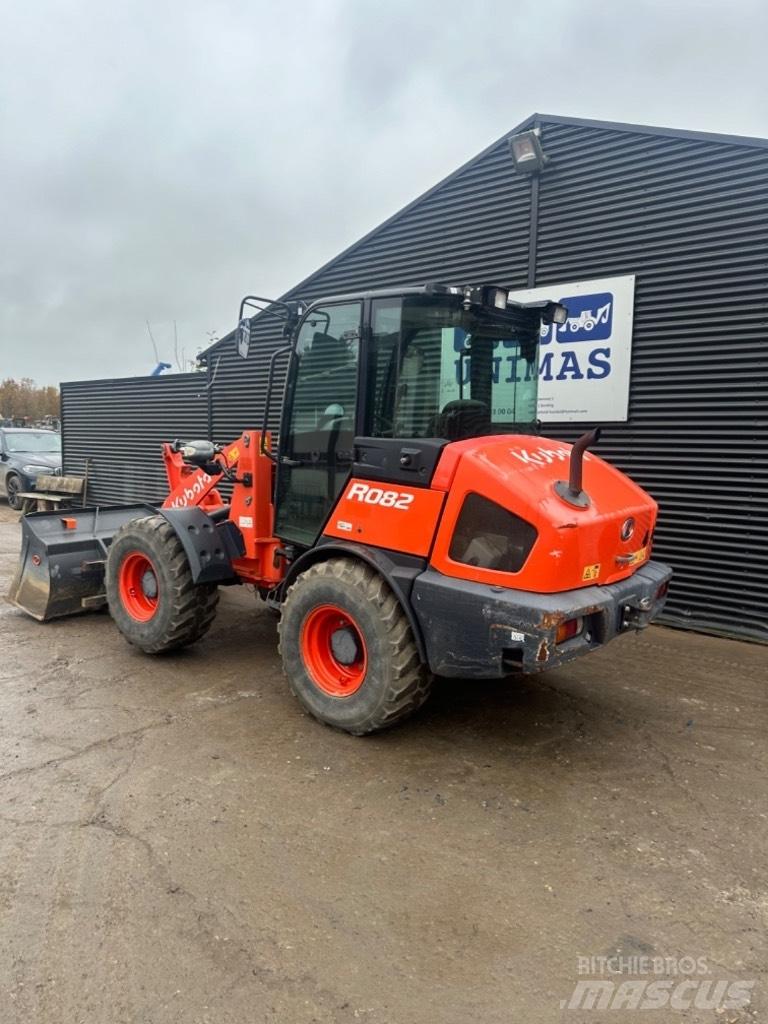 Kubota R 082 Kolesni nakladalci