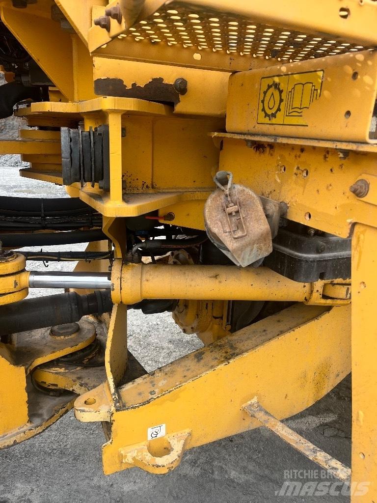 Volvo L 120 F Kolesni nakladalci