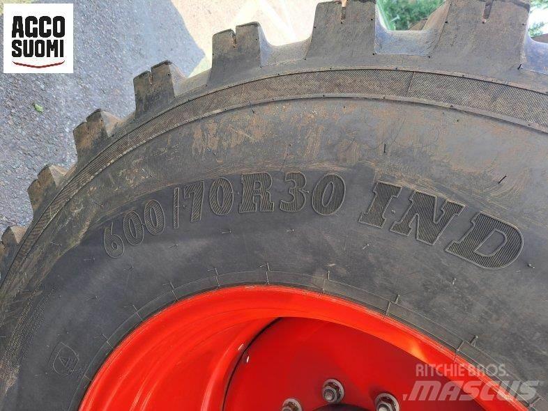 Fendt 826 PROFI+ Traktorji