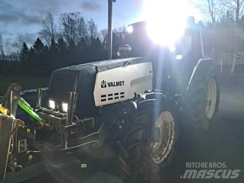 Valmet 8100 Traktorji