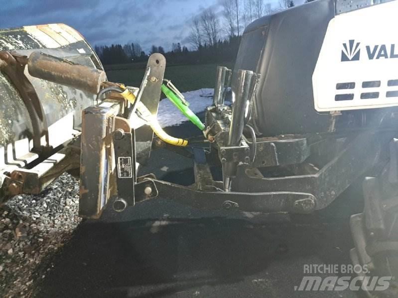 Valmet 8100 Traktorji