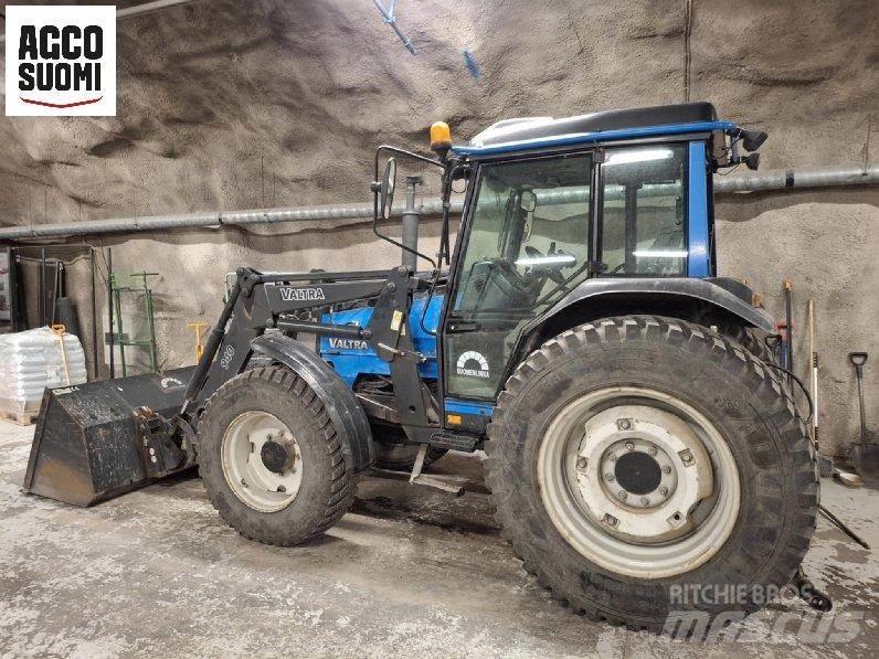 Valtra 700 Traktorji