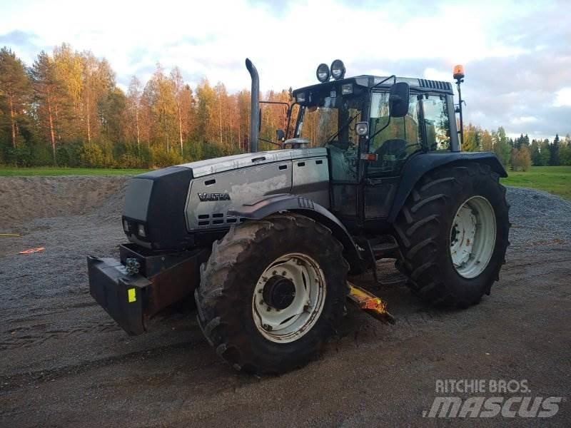 Valtra 8400 Traktorji