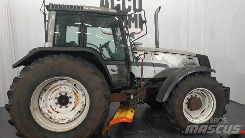 Valtra 8400 Traktorji