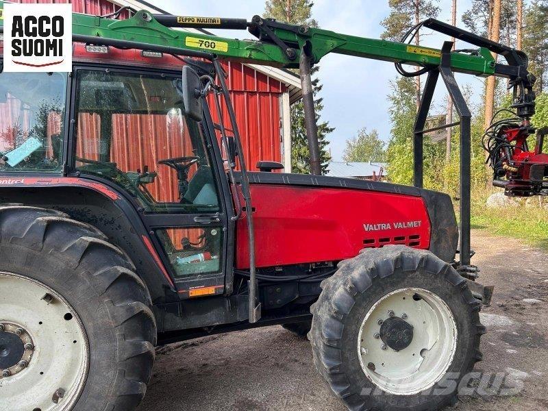Valtra 8400 Traktorji