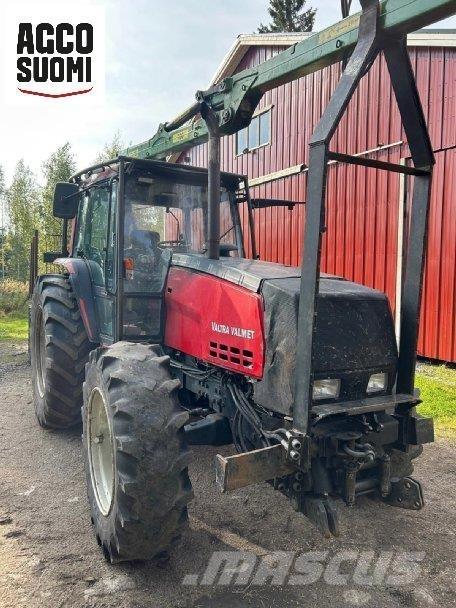 Valtra 8400 Traktorji