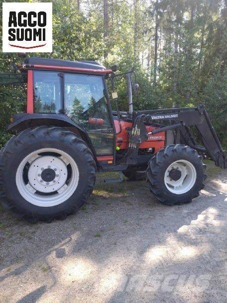 Valtra 900 Traktorji