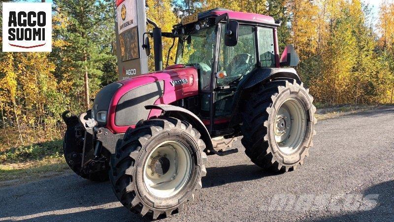 Valtra A92 Traktorji