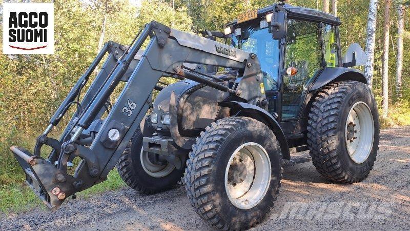 Valtra A93 Traktorji