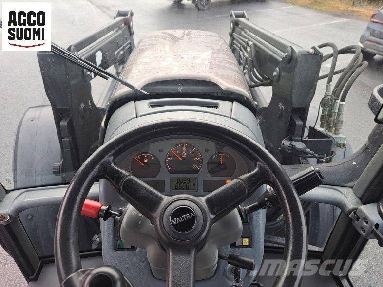 Valtra M120 Traktorji