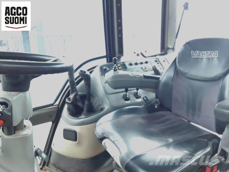 Valtra M130 Traktorji
