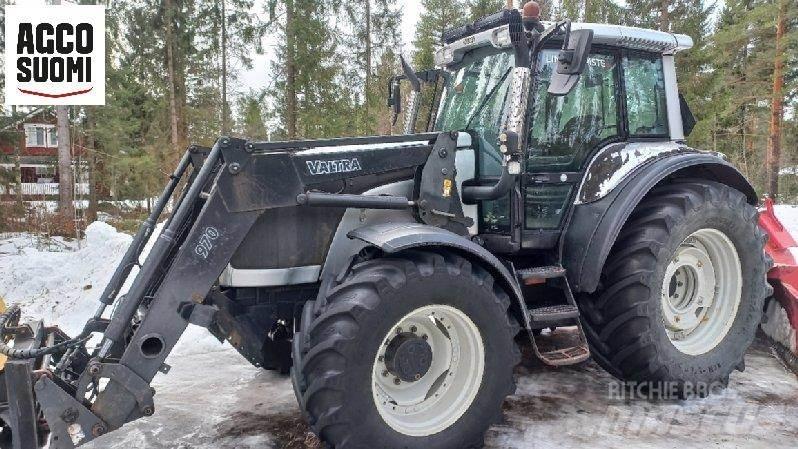 Valtra M150 Traktorji