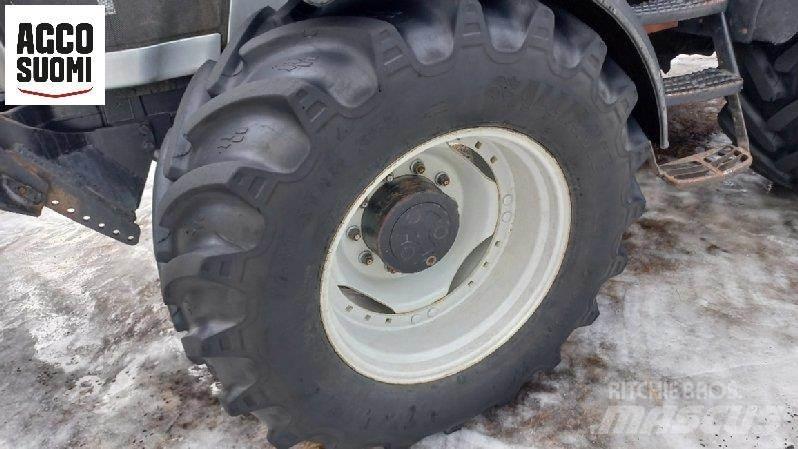 Valtra M150 Traktorji
