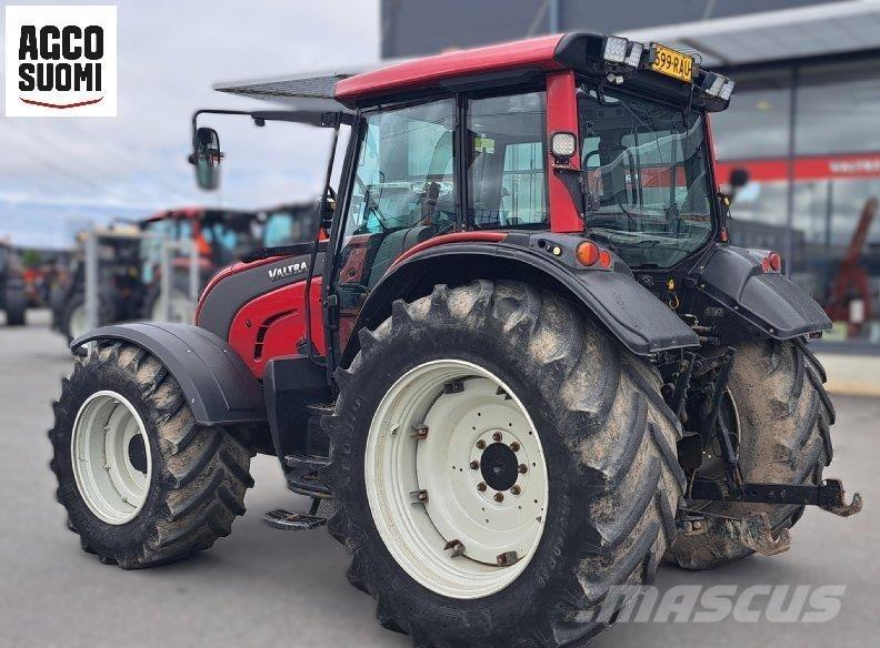 Valtra N121 H Traktorji