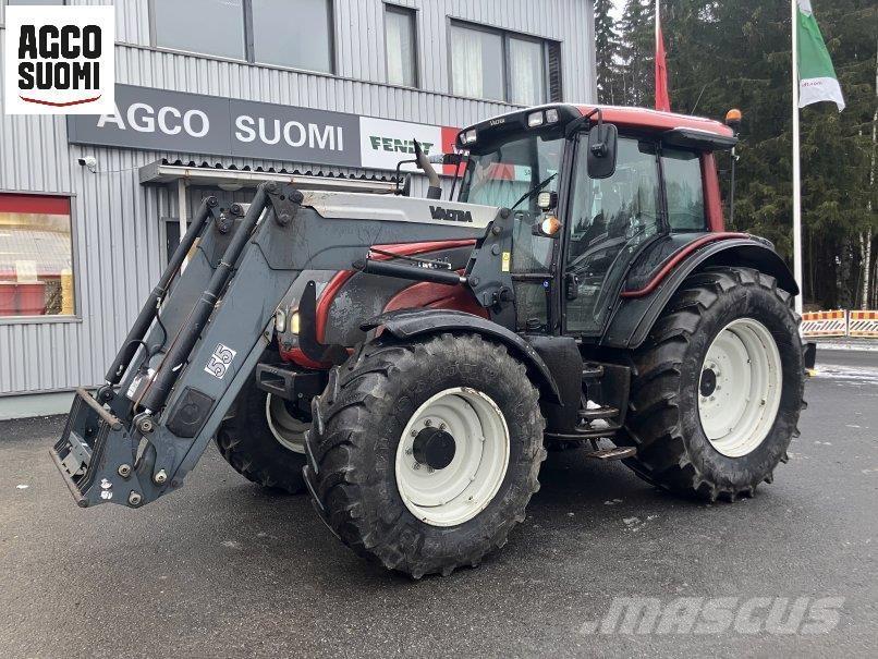 Valtra N121A Traktorji