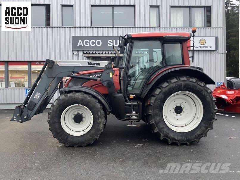 Valtra N121A Traktorji