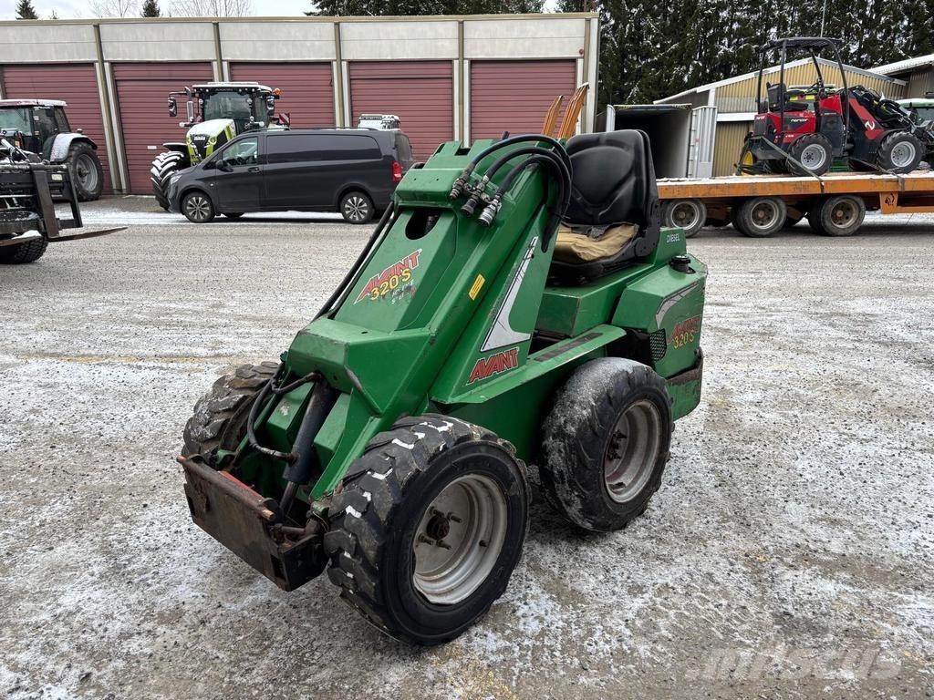 Avant 320 Večnamenski nakladalci