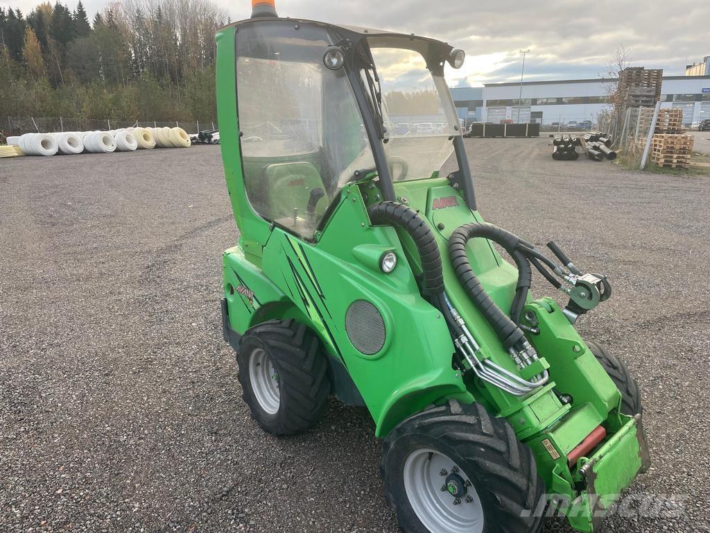 Avant 420 Večnamenski nakladalci