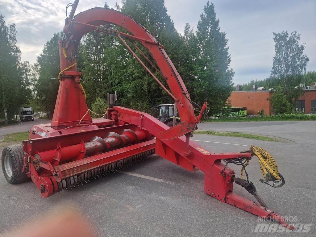 JF 1350 Kombajni za krmo