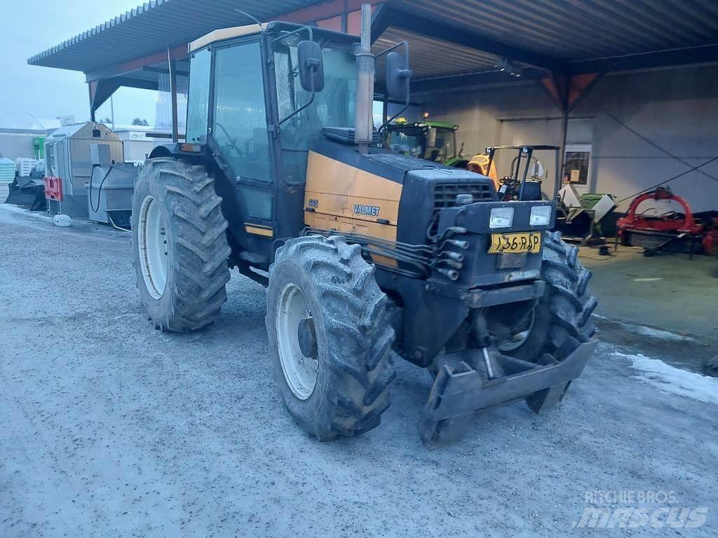 Valmet 665 Traktorji