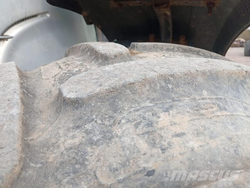 Valtra N122 Traktorji