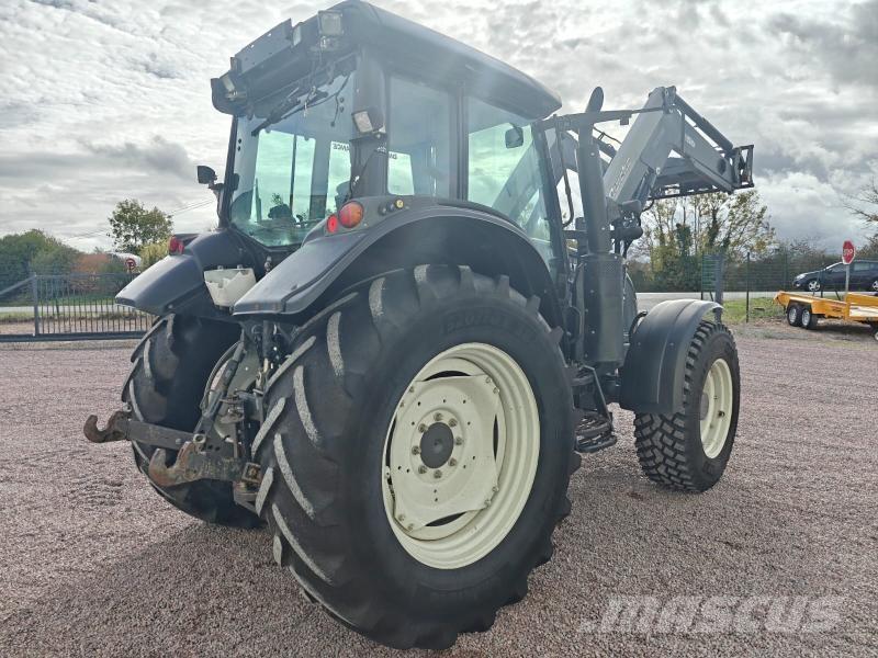 Valtra N123 Traktorji