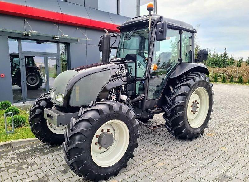 Valtra A93 Traktorji