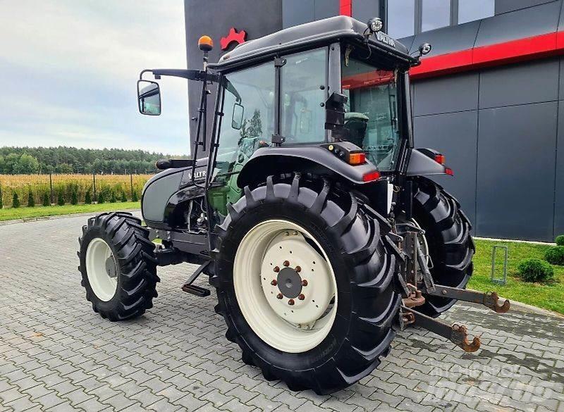 Valtra A93 Traktorji