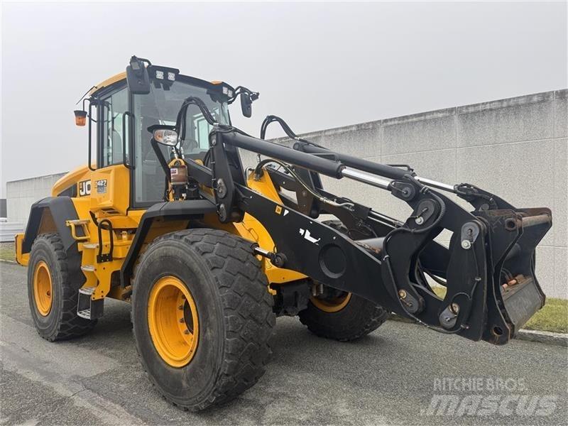 JCB 427 Agri Kolesni nakladalci