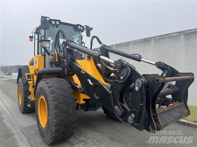 JCB 427 Agri Kolesni nakladalci