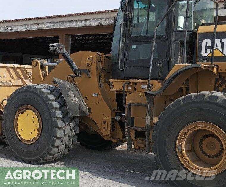 CAT 962M Traktorji