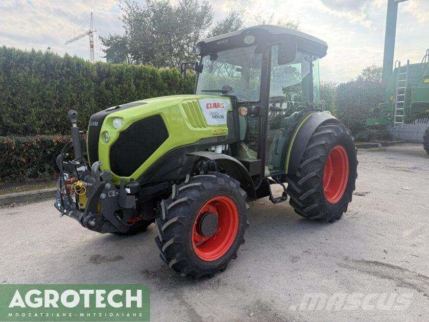 CLAAS NEXOS 220F Traktorji