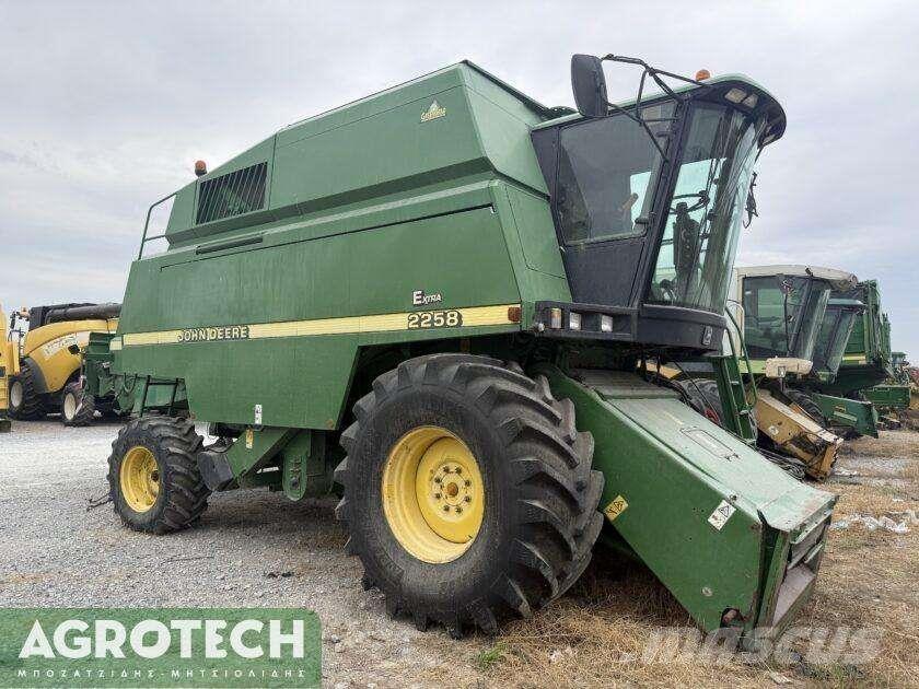 John Deere 2258 Traktorji