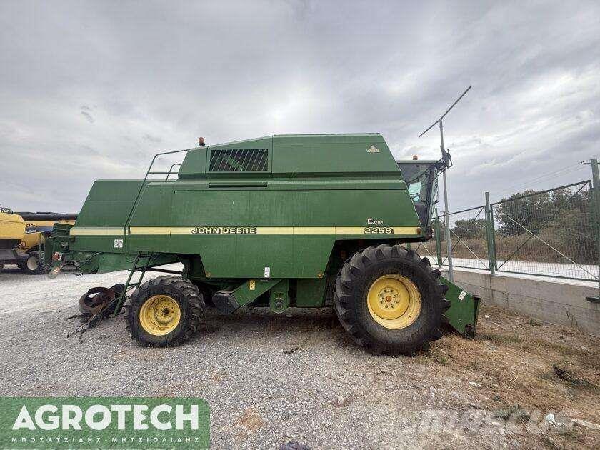 John Deere 2258 Traktorji