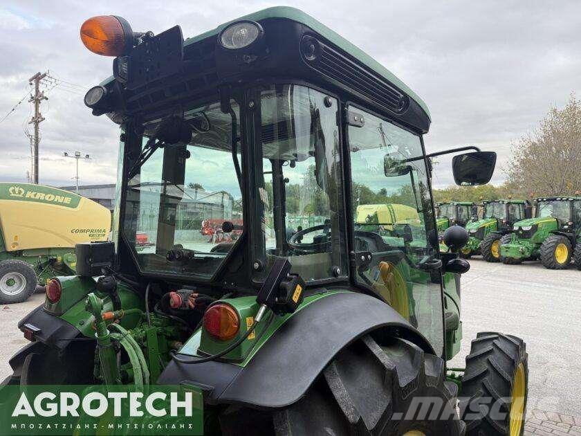John Deere 5075 GF Traktorji