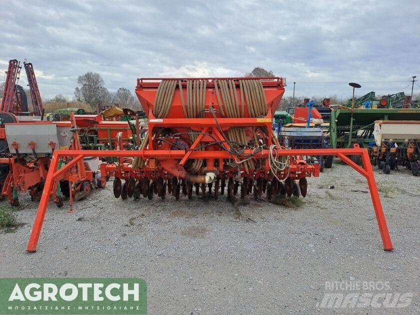 Kuhn VENTA LC 3500 Traktorji