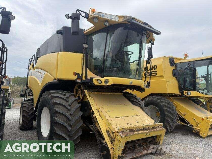 New Holland CX 880 Traktorji