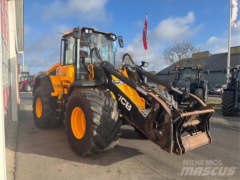 JCB 427 Agri Kolesni nakladalci