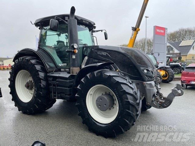Valtra S374 Traktorji