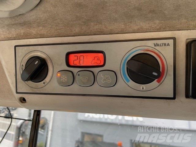 Valtra S374 Traktorji