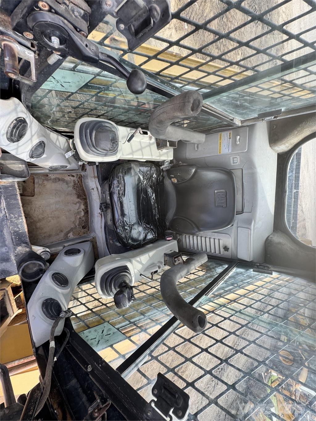 CAT 246C Skid steer mini nakladalci