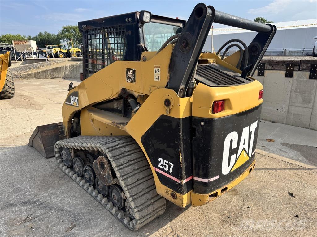 CAT 257 Skid steer mini nakladalci
